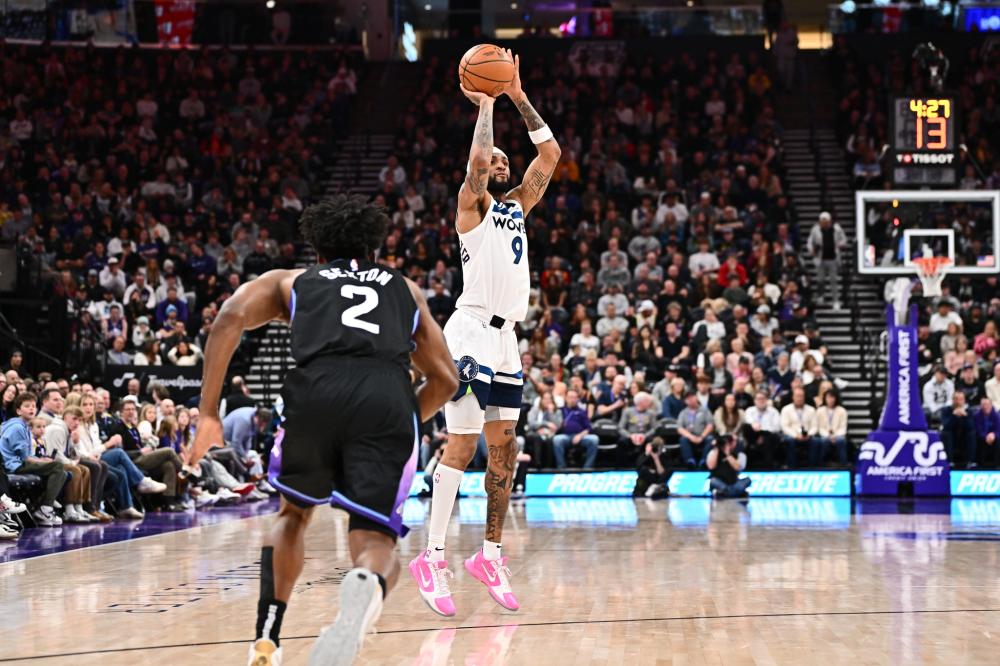 篮下试图强 篮下试图强