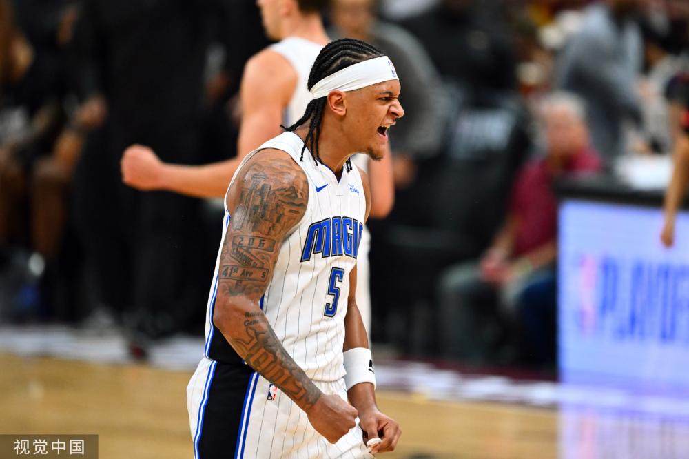 他以灵活的 他以灵活的