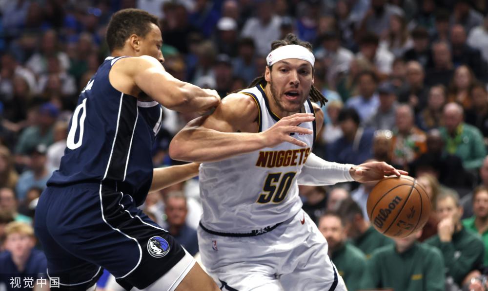 足球环境下 足球环境下