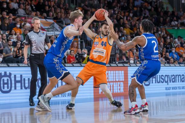 职业足坛并 职业足坛并